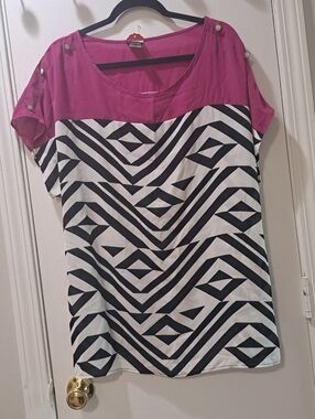 Magenta and Black Geometric Short Sleeve Tunic Top by